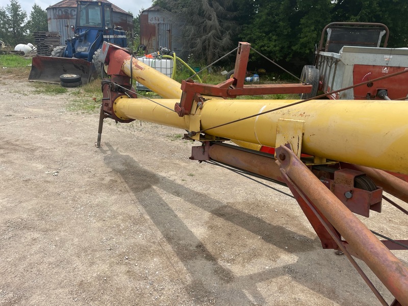 Augers/Conveyers  Westfeild Auger With Swing Auger - Hydraulic Lift - 10" x 51' Photo